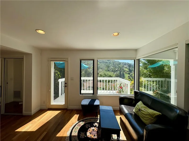1033 Eastman Way, Laguna Beach, CA 92651