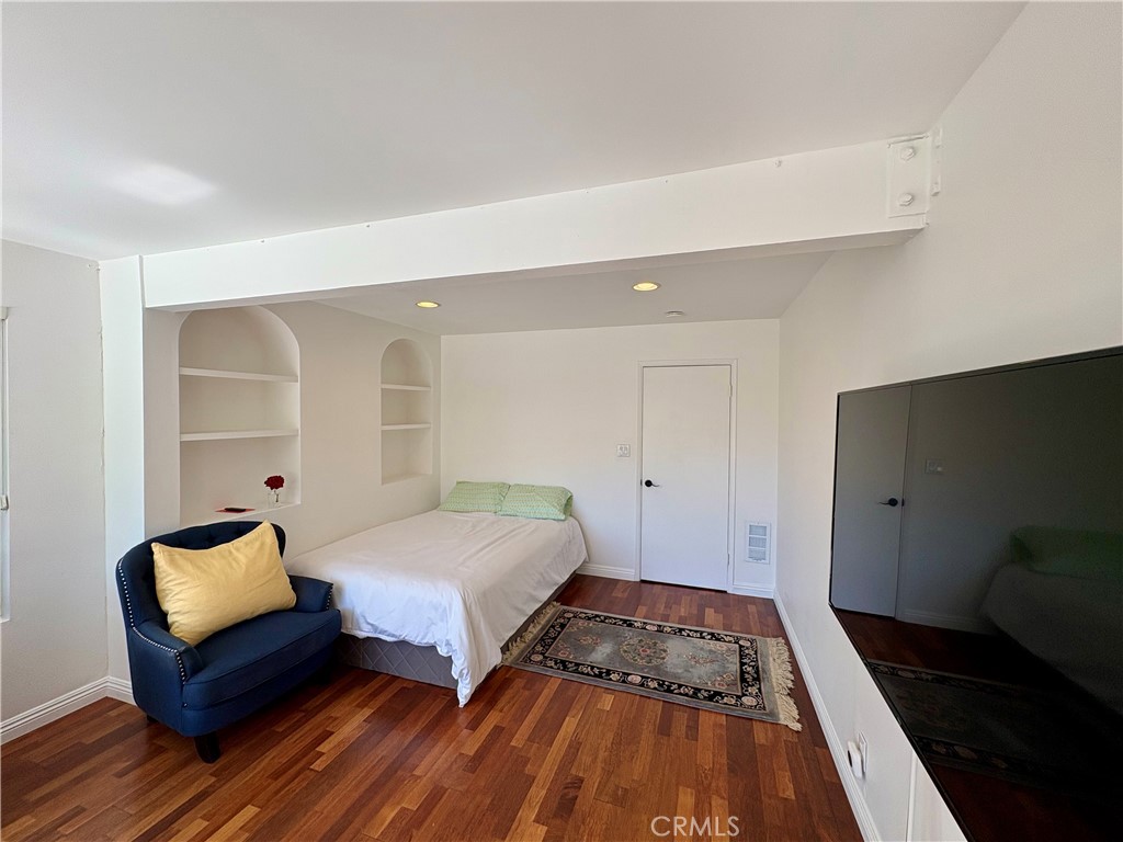 1033 Eastman Way, Laguna Beach CA 92651 - photo 2