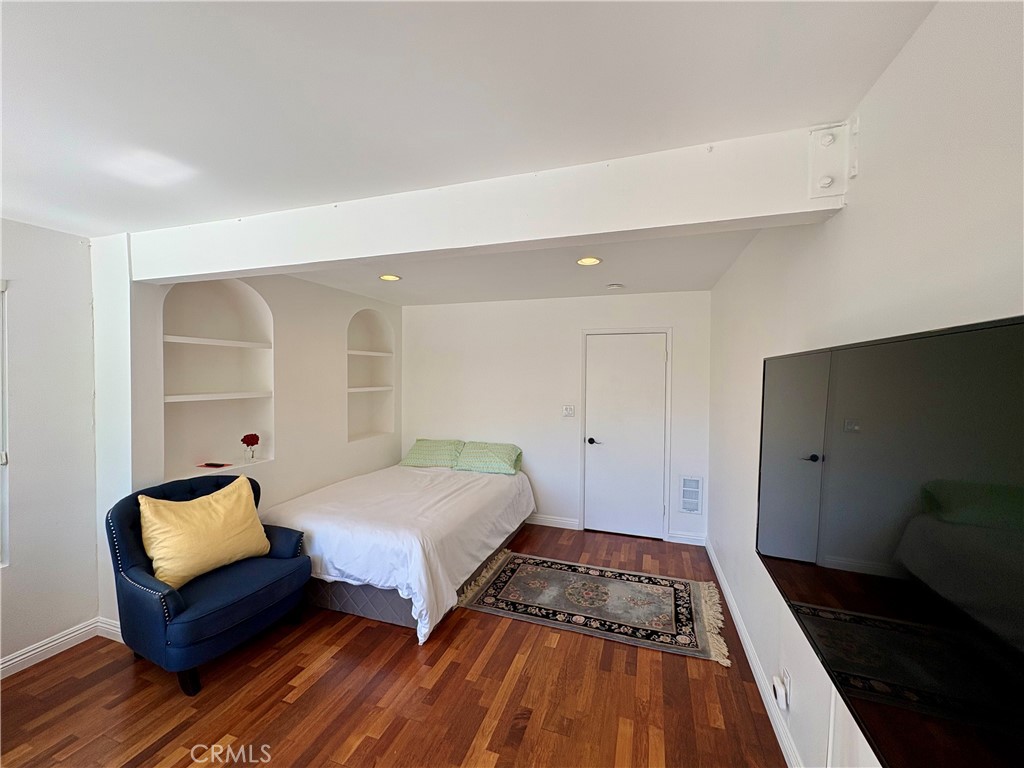 1033 Eastman Way, Laguna Beach CA 92651 - photo 2