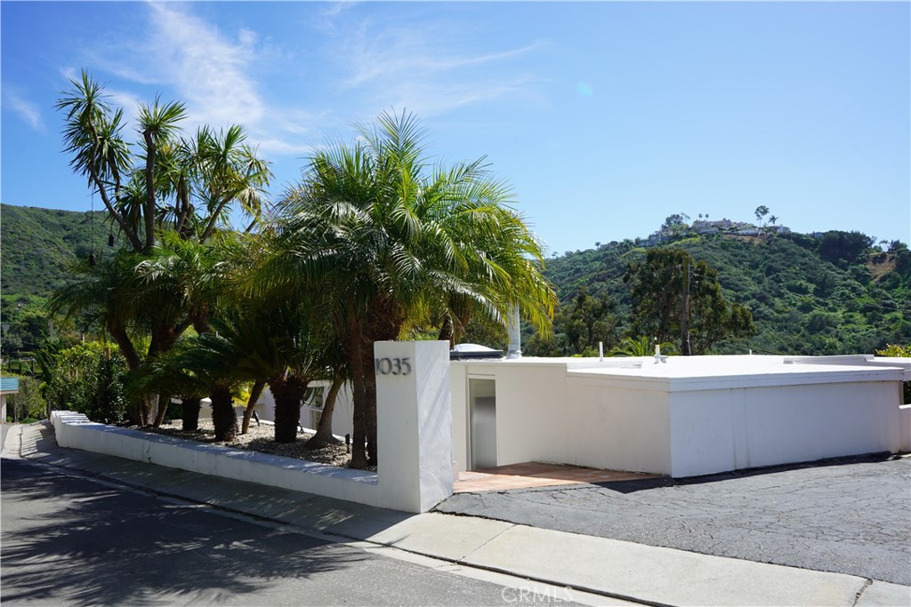 1035 Dyer Place, Laguna Beach CA 92651 - photo 1