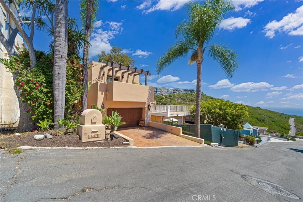 1046 Oro, Laguna Beach CA 92651 - photo 2