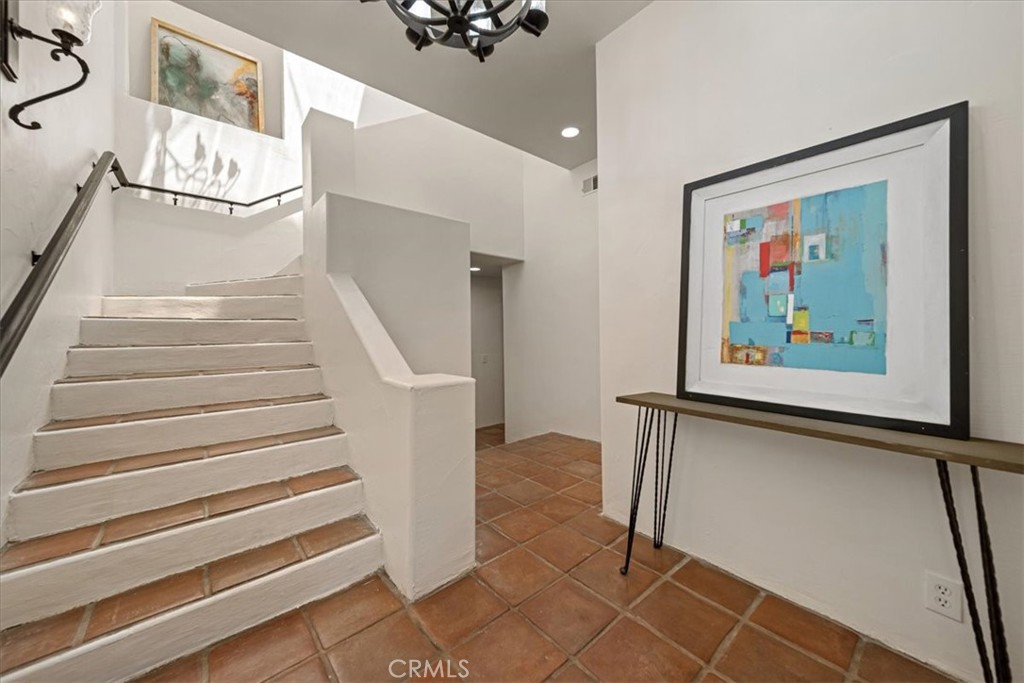 1046 Oro, Laguna Beach CA 92651 - photo 4