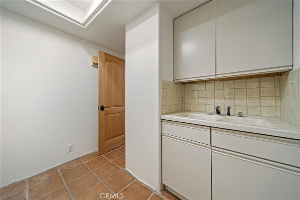 1046 Oro, Laguna Beach CA 92651 - photo 7