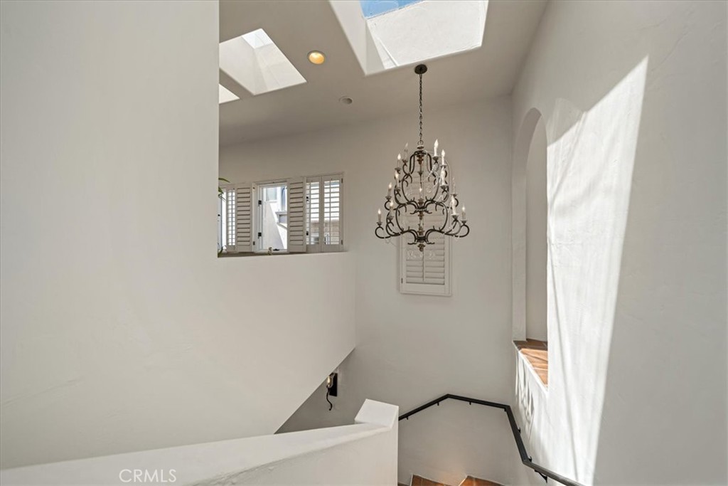 1046 Oro, Laguna Beach CA 92651 - photo 15