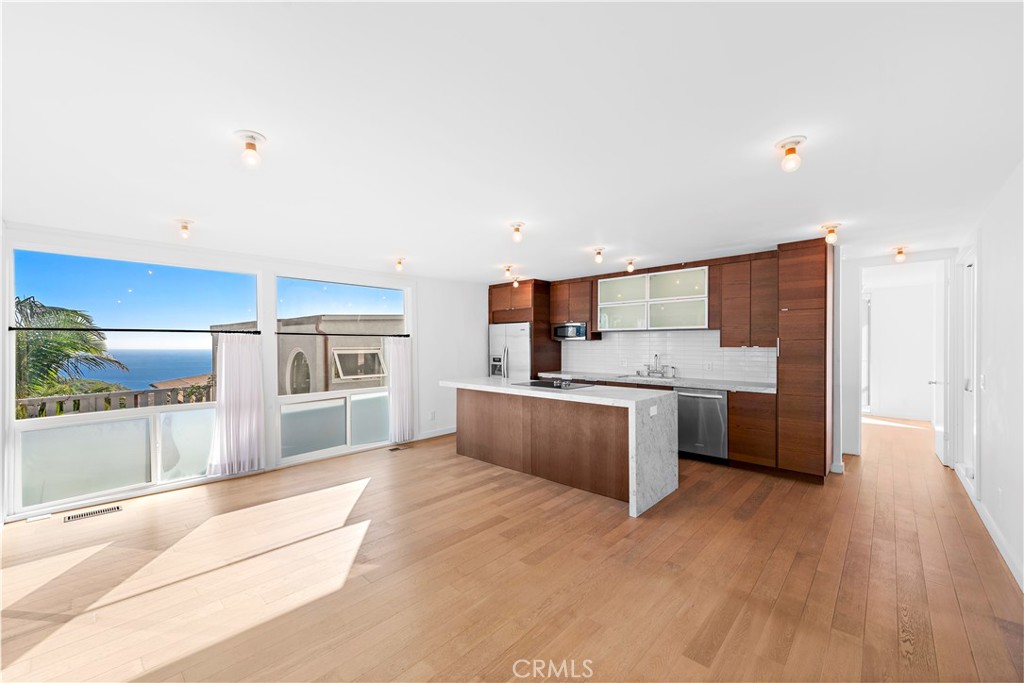 1053 Oro Street, Laguna Beach CA 92651 - photo 2