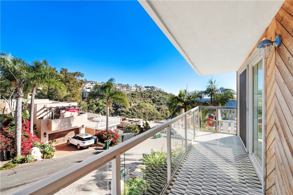 1053 Oro Street, Laguna Beach CA 92651 - photo 15