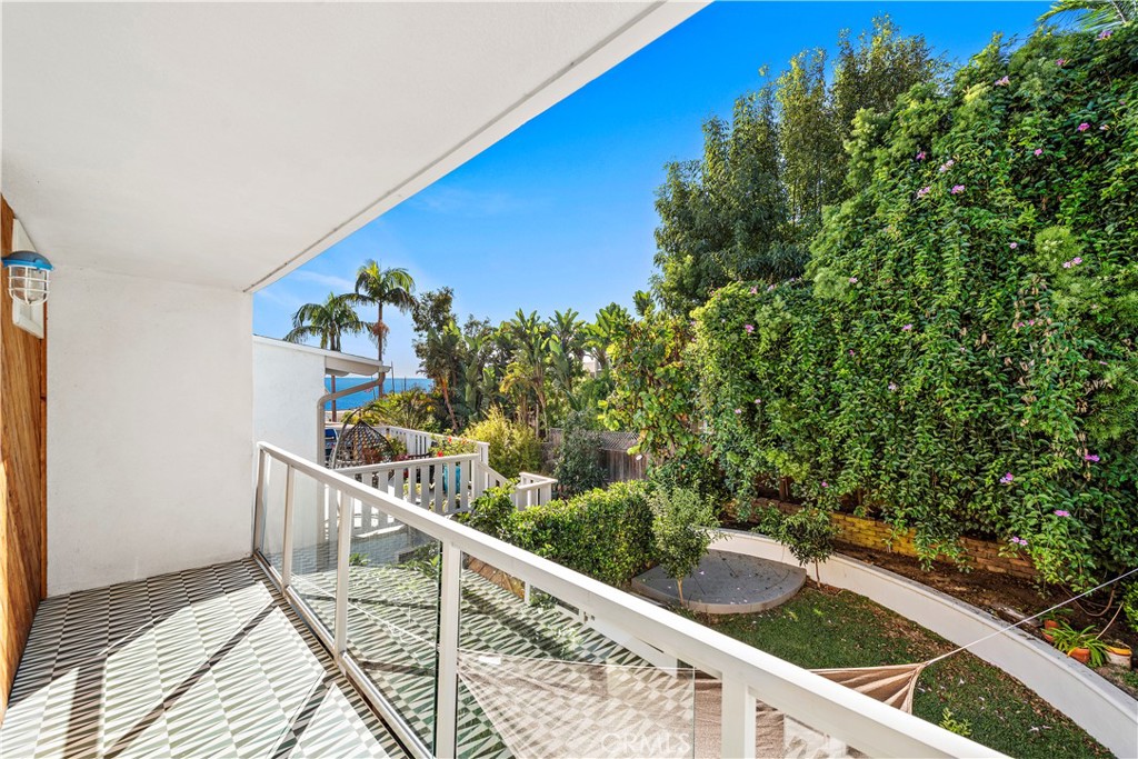 1053 Oro Street, Laguna Beach CA 92651 - photo 16