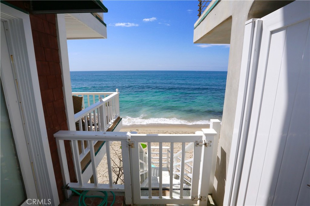1055 Gaviota Drive, Laguna Beach CA 92651 - photo 1