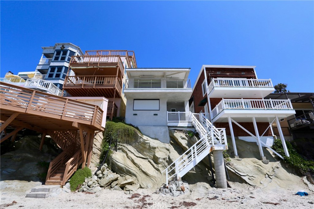 1055 Gaviota Drive, Laguna Beach CA 92651 - photo 1