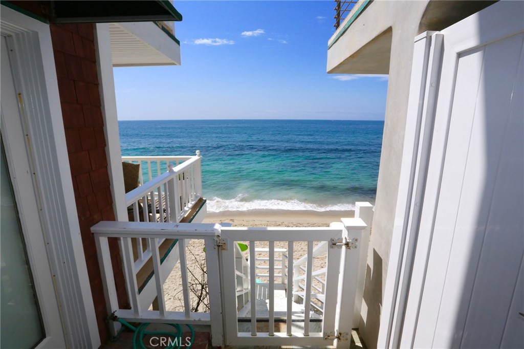 1055 Gaviota Drive, Laguna Beach CA 92651 - photo 1