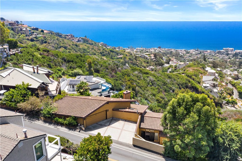 1055 SUMMIT Drive, Laguna Beach CA 92651 - photo 1