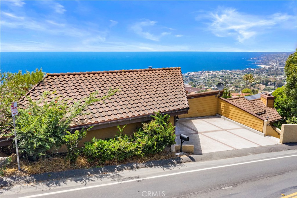 1055 Summit Drive, Laguna Beach CA 92651 - photo 1
