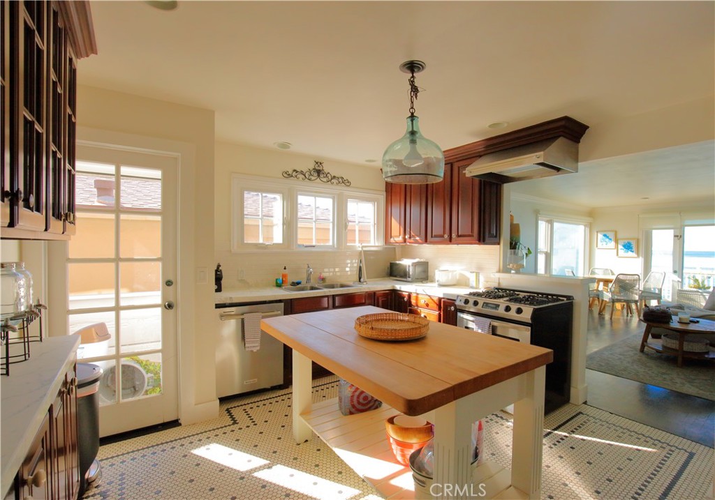 Kitchen - 1061 Gaviota, Laguna Beach CA 92651 - photo 7