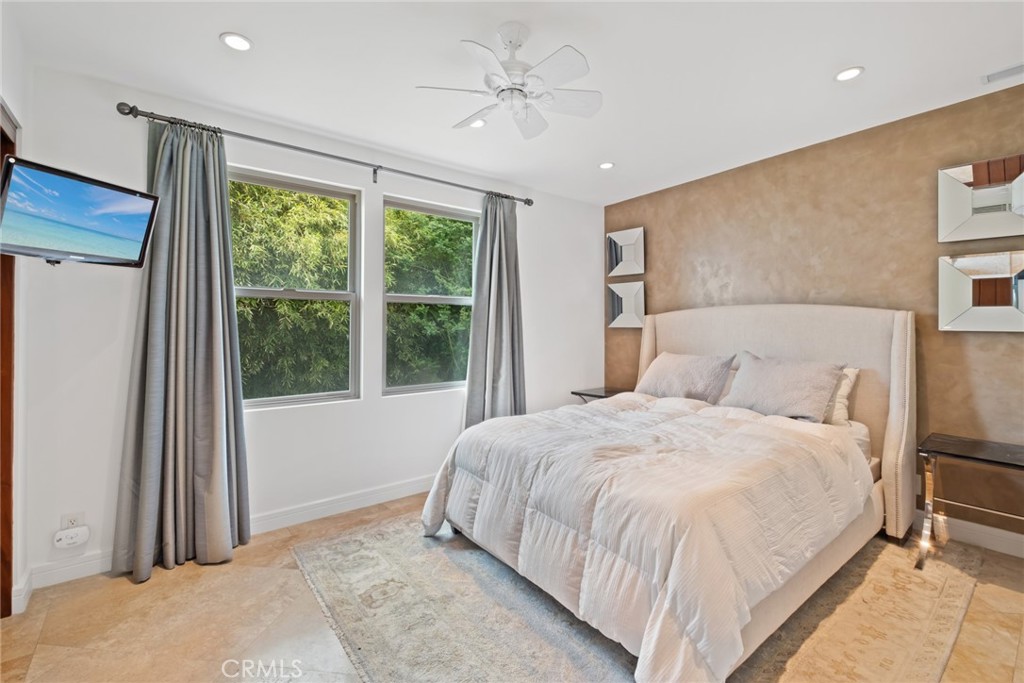1064 Baja Street, Laguna Beach CA 92651 - photo 20