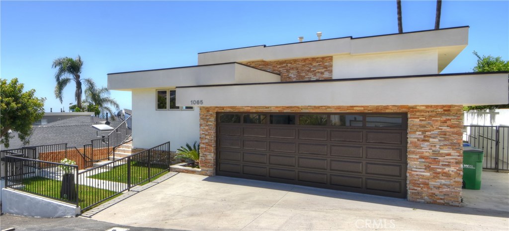 Modern home on a double lot - 1065 Noria Street, Laguna Beach CA 92651 - photo 1
