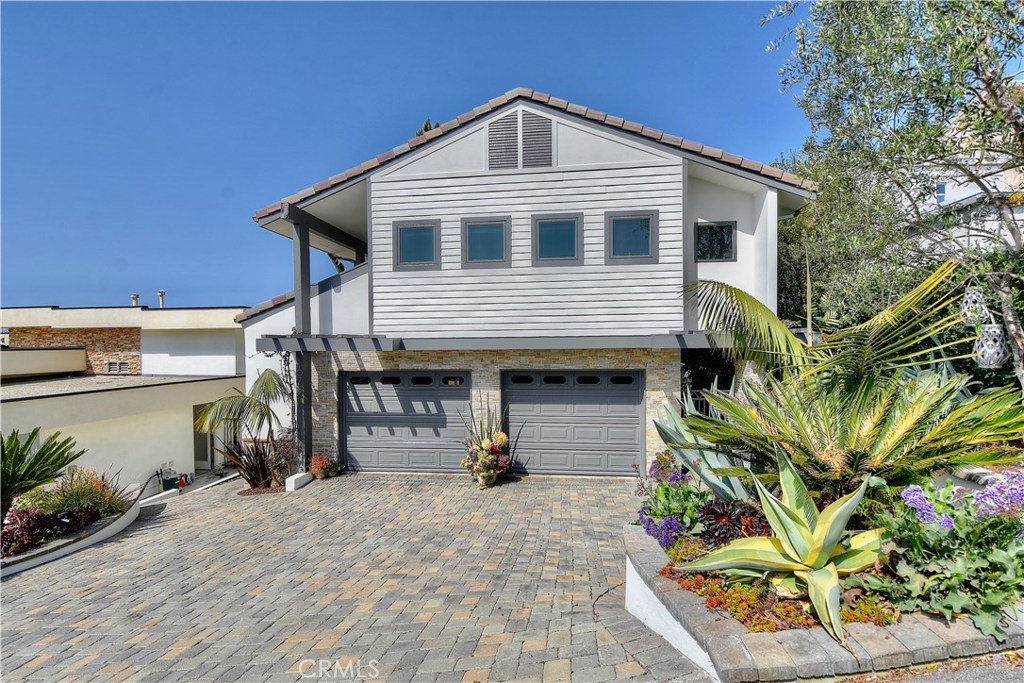 1075 Noria double lot allows for 3 cars in driveway and over sized two car garage with storage - 1075 Noria Street, Laguna Beach CA 92651 - photo 1