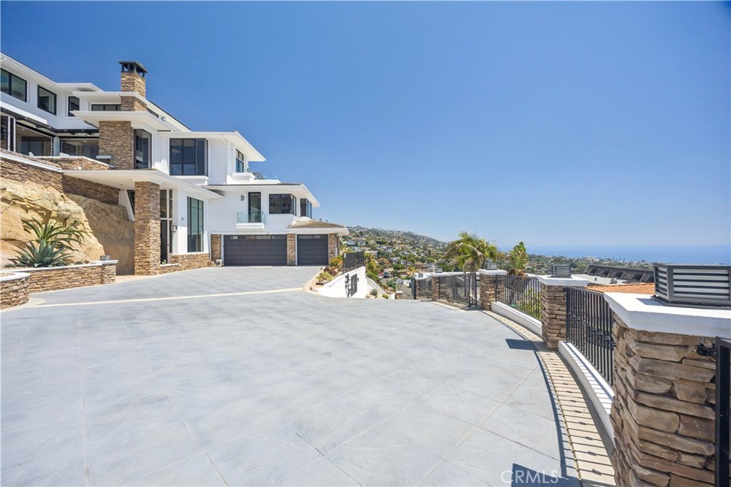 1076 Skyline Drive, Laguna Beach CA 92651 - photo 3