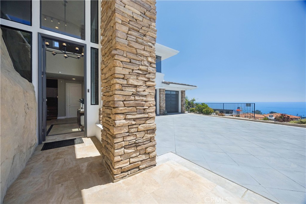 1076 Skyline Drive, Laguna Beach CA 92651 - photo 4
