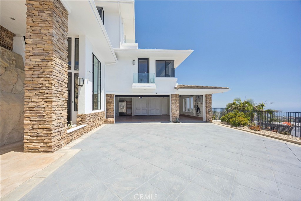 1076 Skyline Drive, Laguna Beach CA 92651 - photo 5