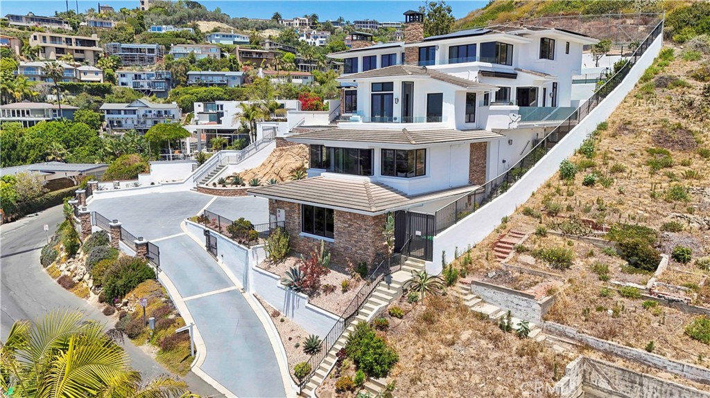 1076 Skyline Drive, Laguna Beach CA 92651 - photo 10