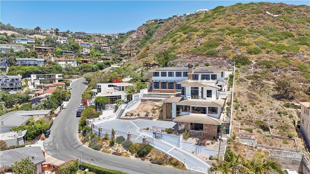 1076 Skyline Drive, Laguna Beach CA 92651 - photo 11