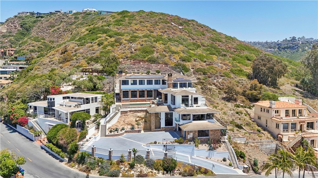 1076 Skyline Drive, Laguna Beach CA 92651 - photo 12