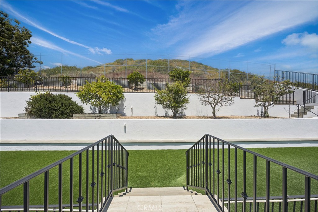 1076 Skyline Drive, Laguna Beach CA 92651 - photo 21