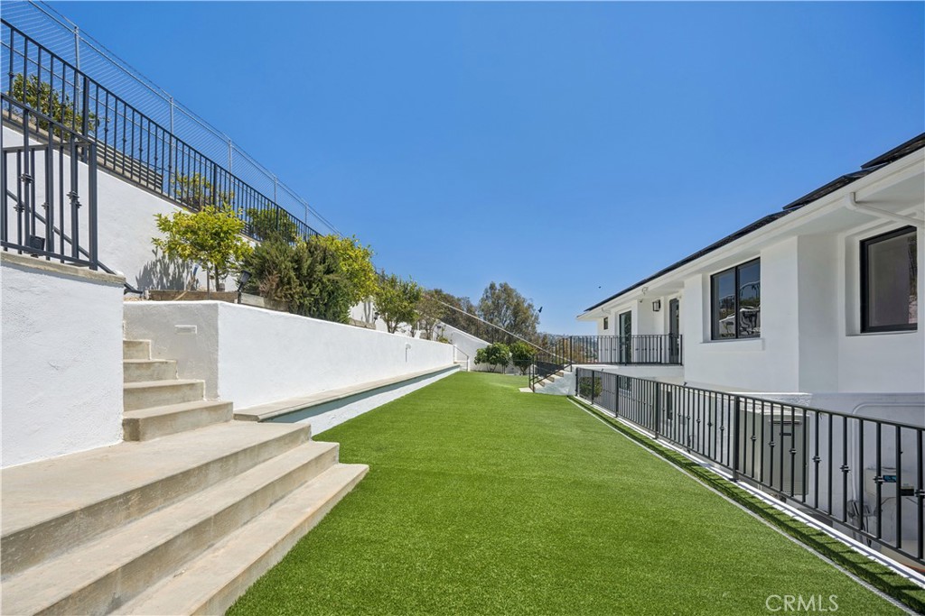1076 Skyline Drive, Laguna Beach CA 92651 - photo 22