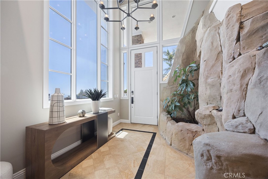 1076 Skyline Drive, Laguna Beach CA 92651 - photo 23