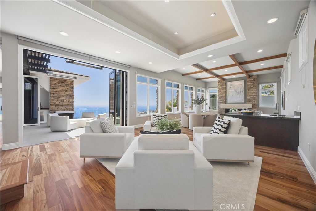 1076 Skyline Drive, Laguna Beach CA 92651 - photo 38