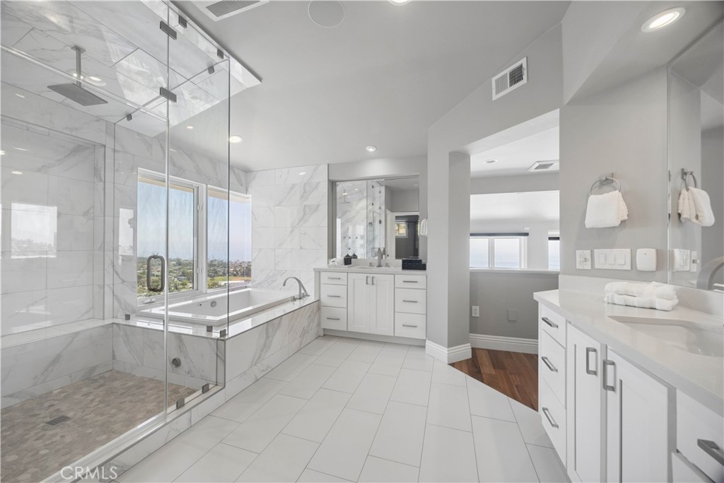 1076 Skyline Drive, Laguna Beach CA 92651 - photo 50