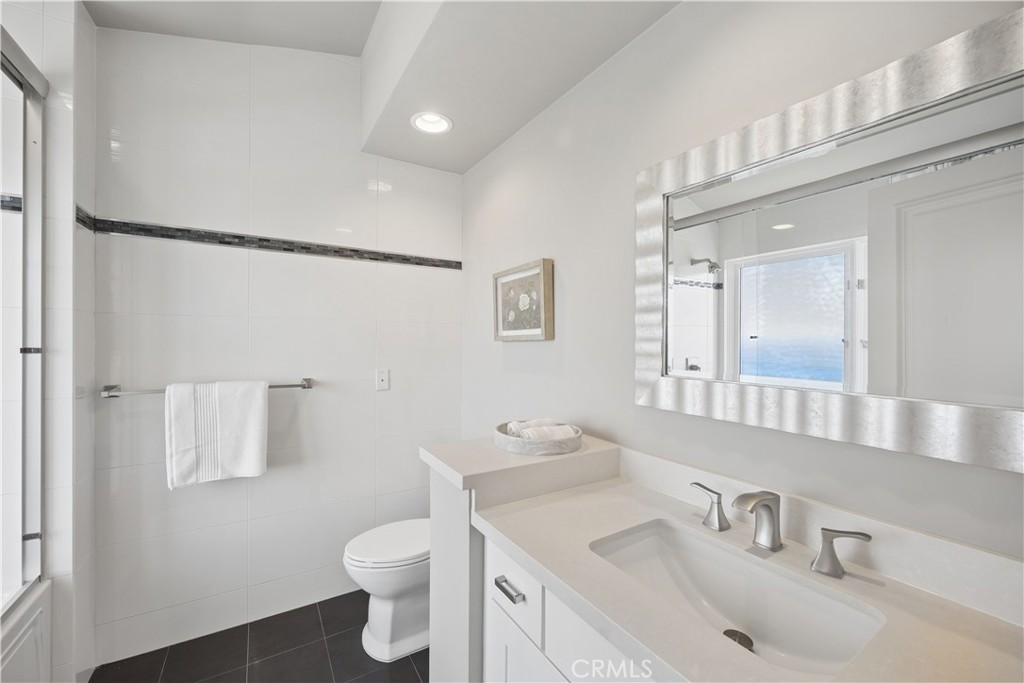 1076 Skyline Drive, Laguna Beach CA 92651 - photo 53