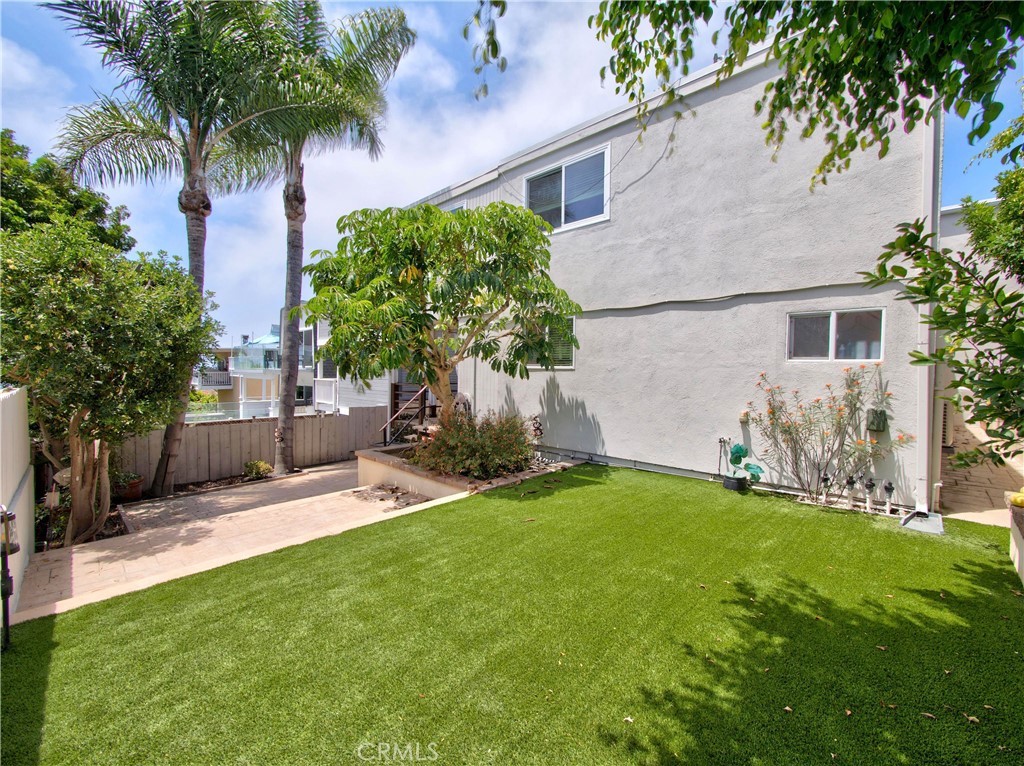 Nice Big Backyard with Fruits Tree and more room for a Hot tub or barbecue - 1080 Noria, Laguna Beach CA 92651 - photo 7