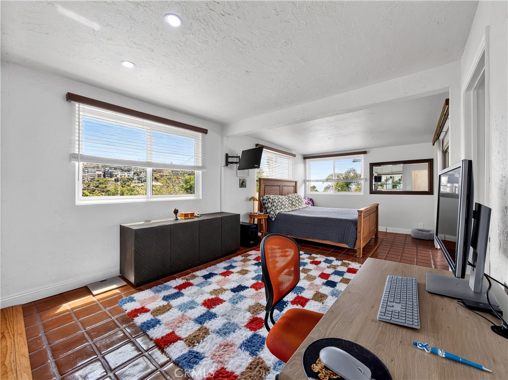 Bedroom with an Ocean from Both windows - 1080 Noria, Laguna Beach CA 92651 - photo 22