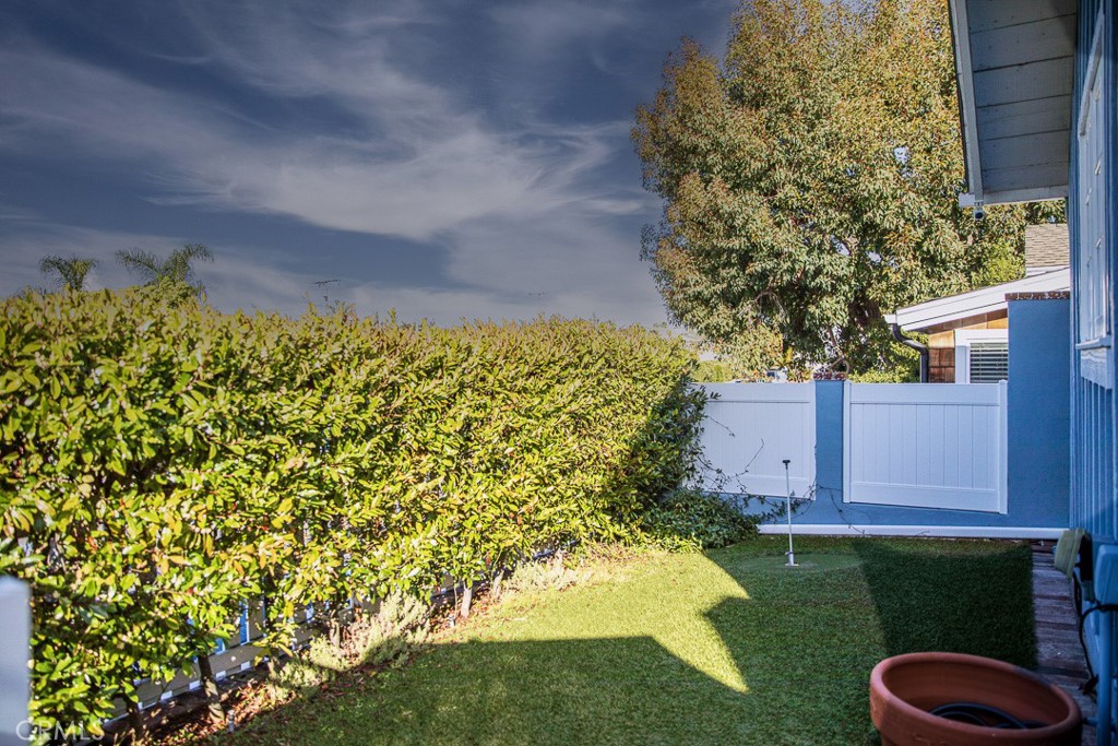 Front Side Yard Putting Green - 1086 Glenneyre Street, Laguna Beach CA 92651 - photo 6
