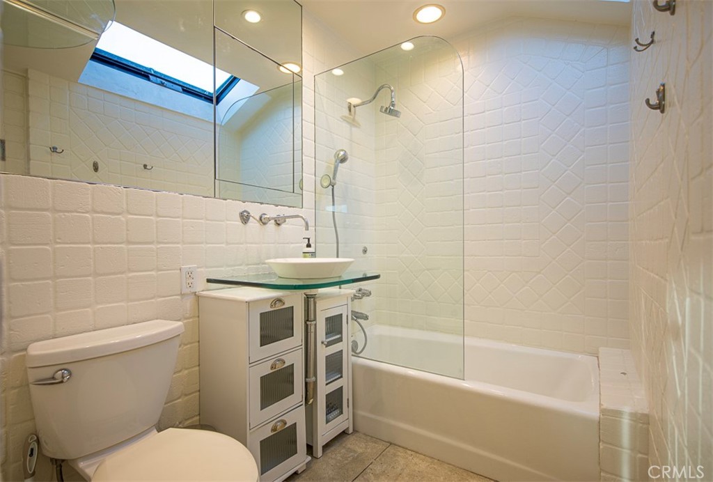 Full Bathroom - 1086 Glenneyre Street, Laguna Beach CA 92651 - photo 30