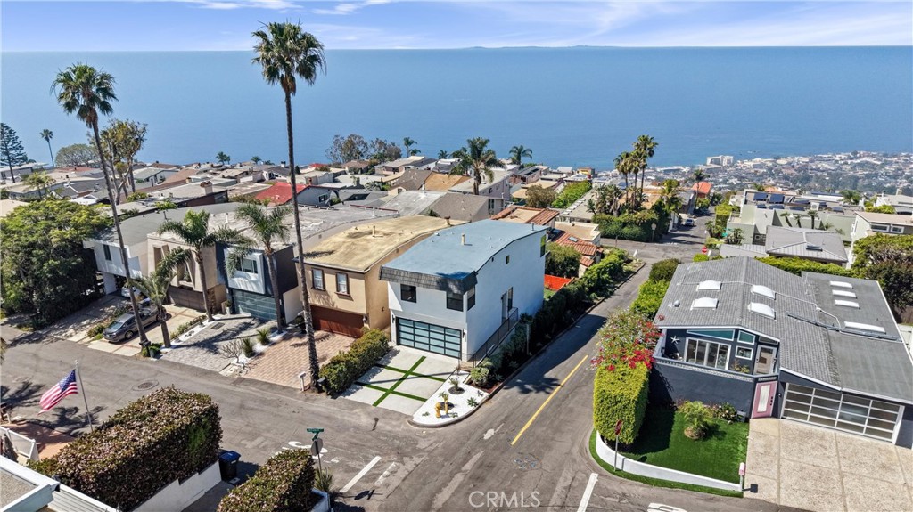 A warm first impression just minutes from Laguna’s beaches, dining, and shops - 1095 Miramar, Laguna Beach CA 92651 - photo 4
