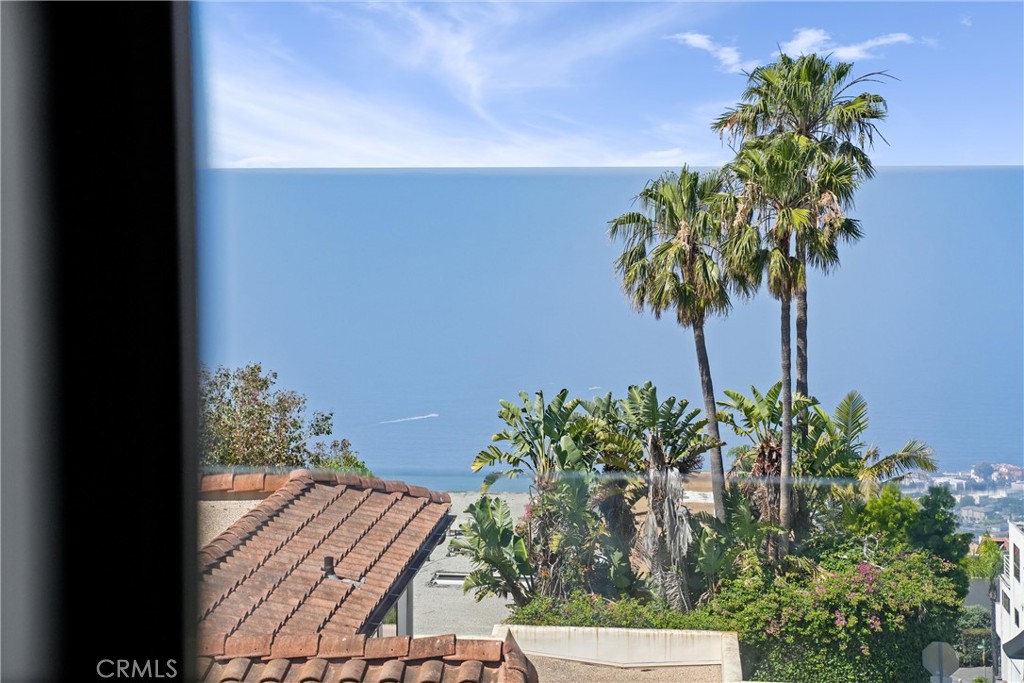 Enjoy ocean and white-water views while living just minutes from the beach, tucked away from the downtown crowds. - 1095 Miramar, Laguna Beach CA 92651 - photo 50