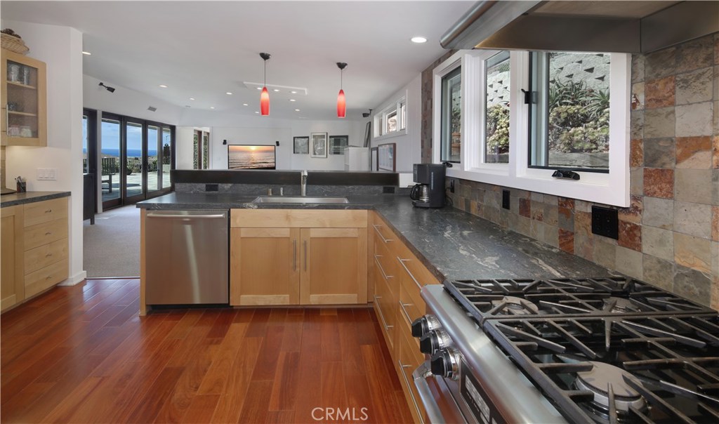 1098 Wykoff Way, Laguna Beach CA 92651 - photo 1