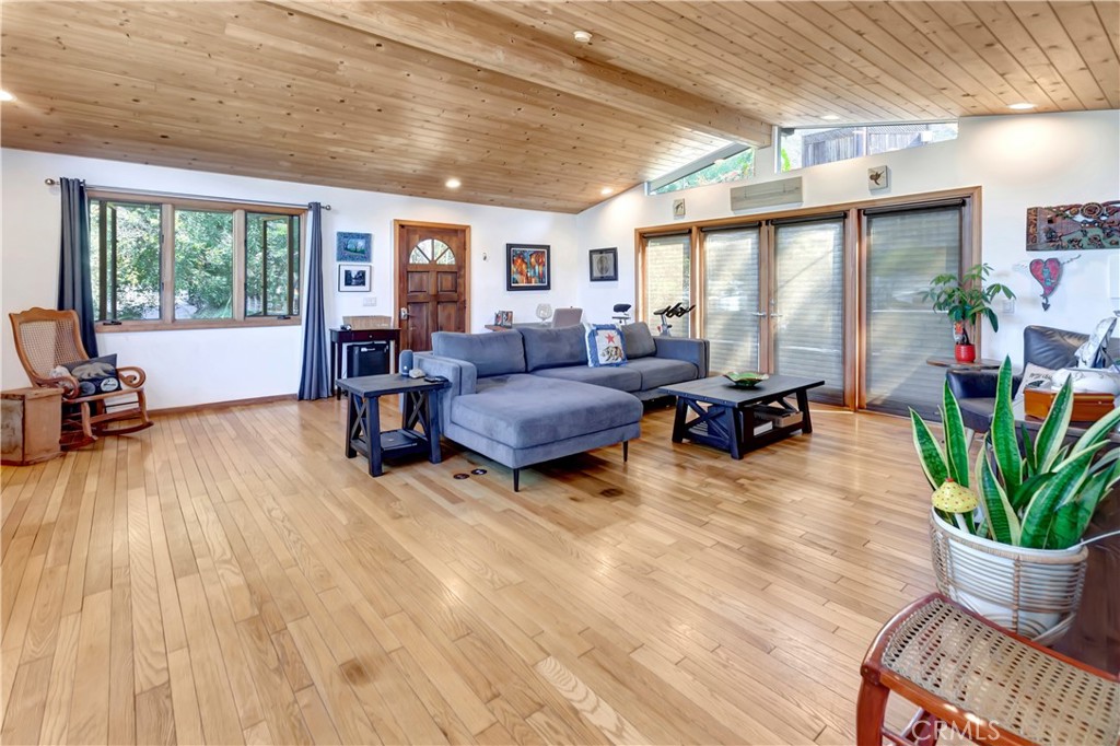 Large great room - 11 Castle Rock Road, Laguna Beach CA 92651 - photo 1