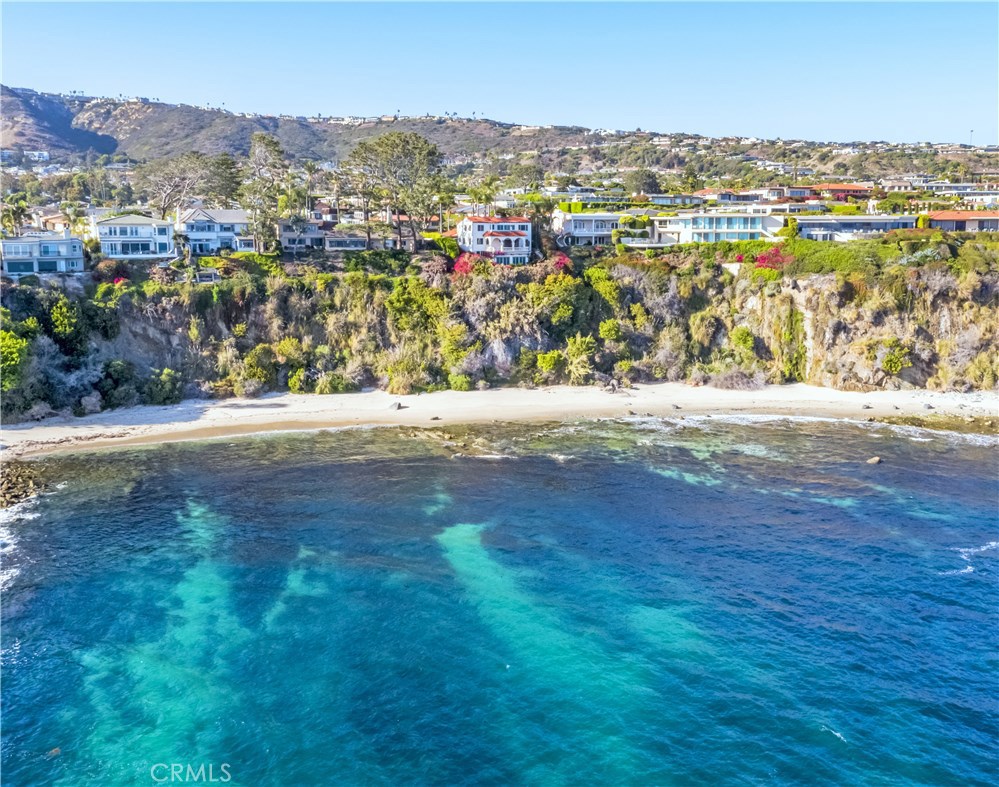 LOCATED ON CRYSTAL CLEAR COVE, COMPLETELY PRIVATE LOCATION WITH PRIVATE GATE - 11 La Senda Place, Laguna Beach CA 92651 - photo 1