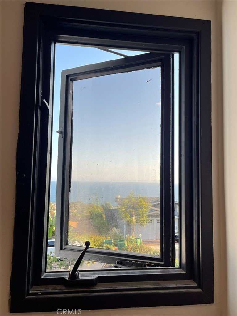 11 N Vista De La Luna, Laguna Beach CA 92651 - photo 21