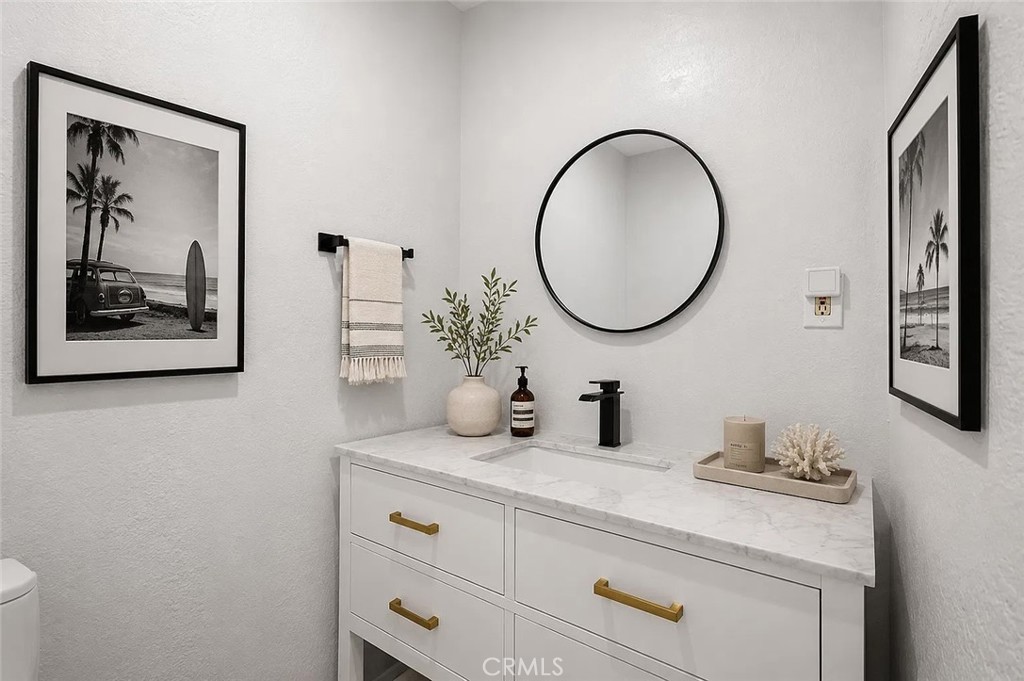 virtually staged - 11 N Vista De La Luna, Laguna Beach CA 92651 - photo 23