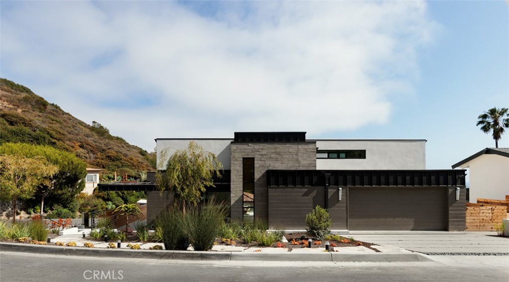 1105 Skyline Drive, Laguna Beach CA 92651 - photo 1