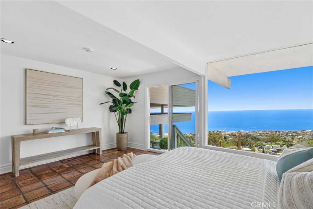 1105 Summit Drive, Laguna Beach CA 92651 - photo 15