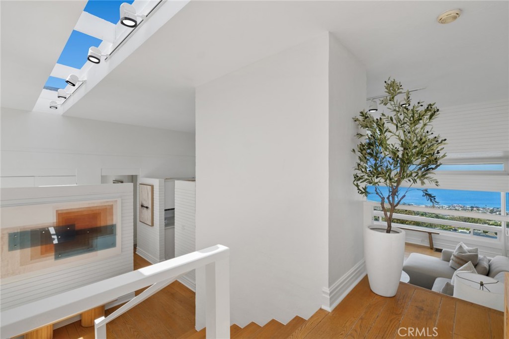 1105 Summit Drive, Laguna Beach CA 92651 - photo 18
