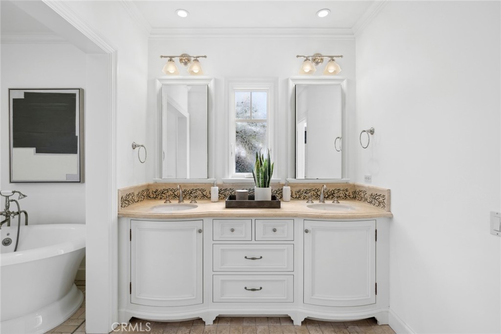 111 Brooks Street, Laguna Beach CA 92651 - photo 21