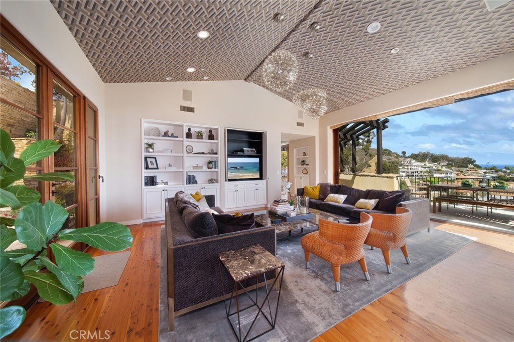 1131 Emerald Bay, Laguna Beach CA 92651 - photo 7