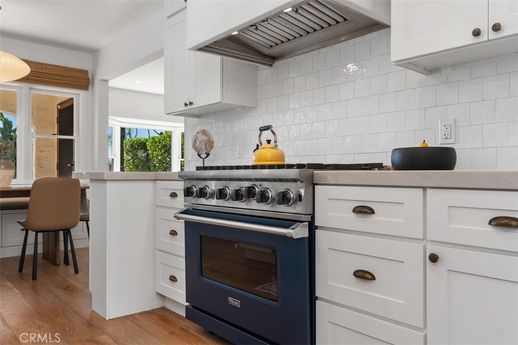 Viking gas range and oven - 1136 Catalina, Laguna Beach CA 92651 - photo 11