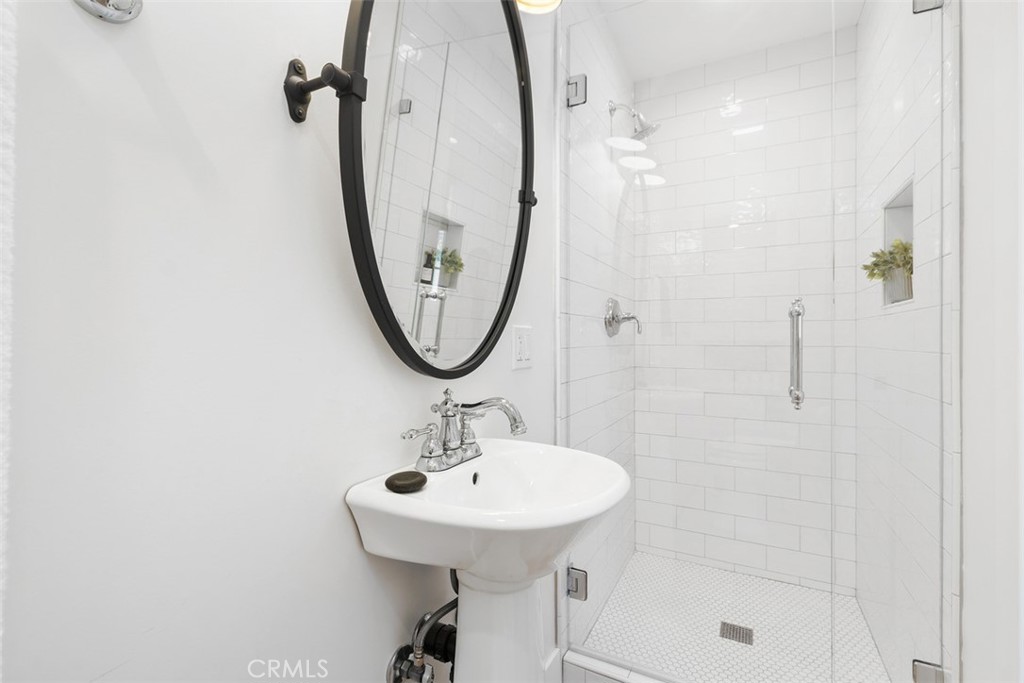 Ensuite bathroom - 1136 Catalina, Laguna Beach CA 92651 - photo 30